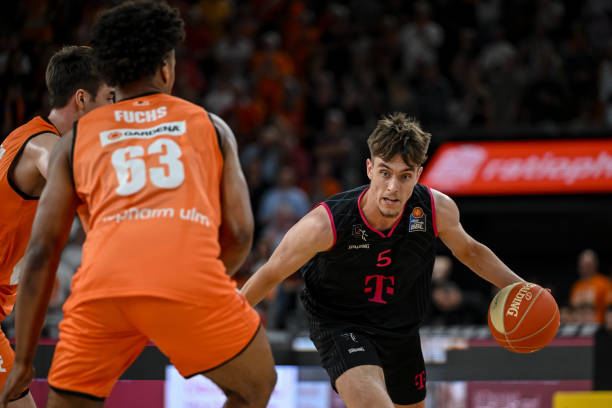 而是凭借着 而是凭借着