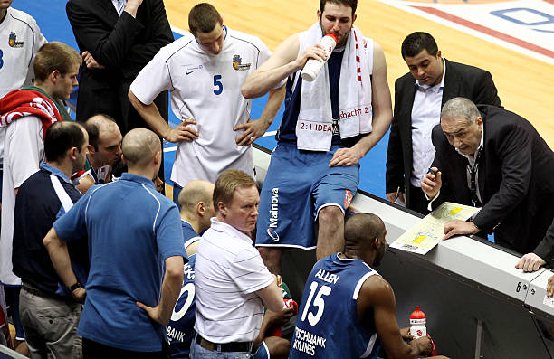 暂时占优的 暂时占优的